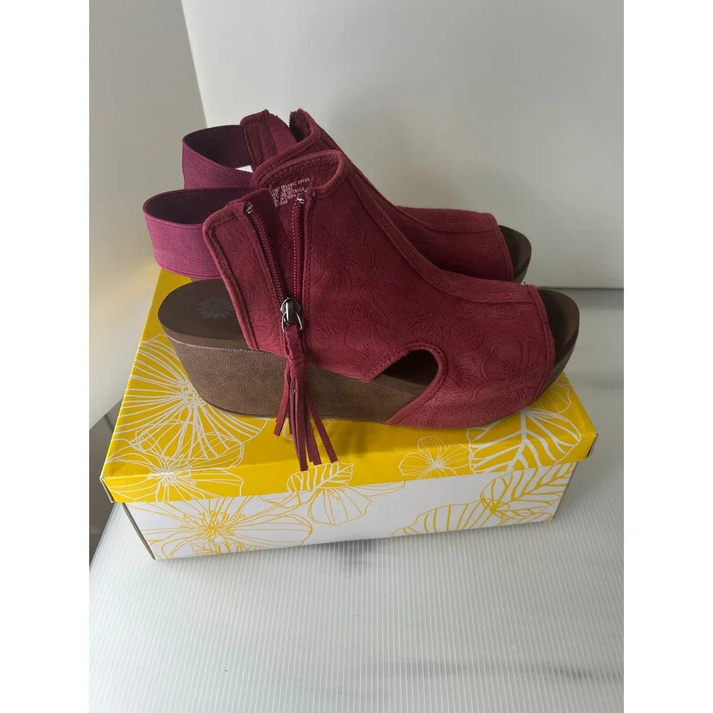 Yellow Box Sheridan Burgundy Embossed Floral Wedge Sandals Peep Toe Tassel 9 M
